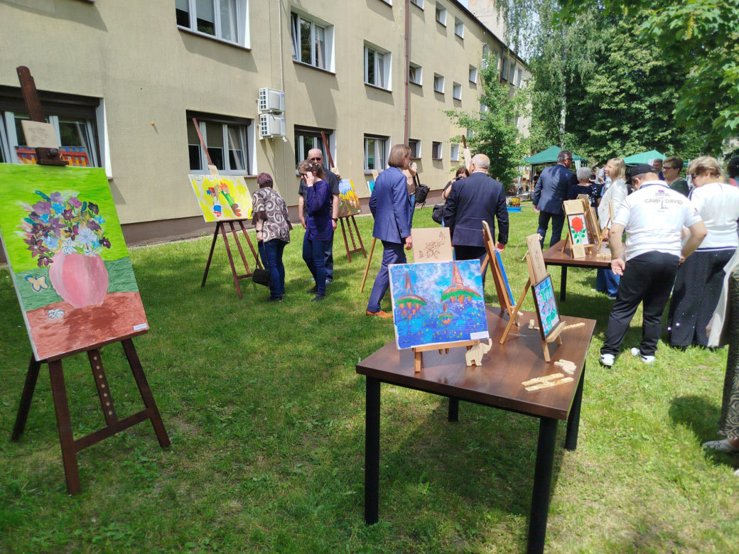 Przez lata ŚDS w Siedlcach działał w dwóch lokalizacjach, teraz już oficjalnie funkcjonuje w jednym miejscu, w budynkach dostosowanych do potrzeb osób z niepełnosprawnościami. 