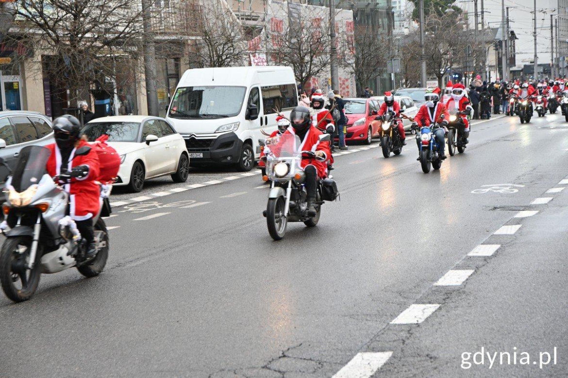 Mikołaje na Motocyklach 2024.  Barwna parada przejechała już po raz 22.