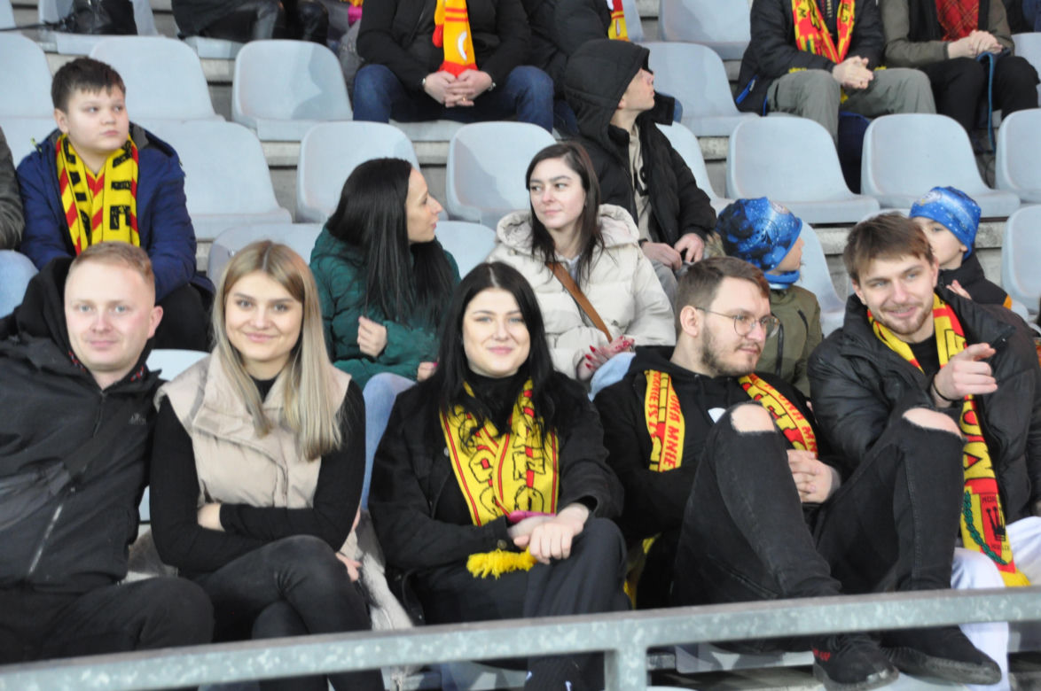Korona Kielce - Legia Warszawa. Zdjęcia kibiców na Suzuki Arenie