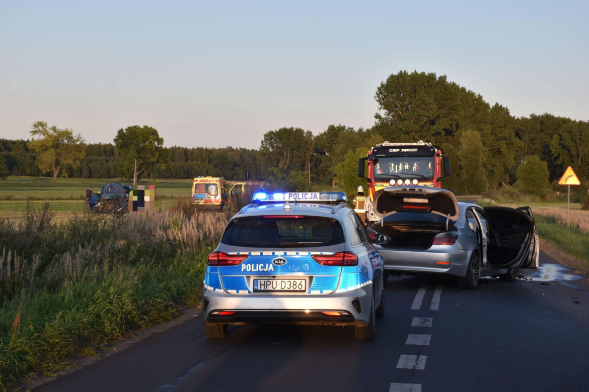 Trzy osoby poszkodowane w wypadku niedaleko Kościana. Policja wyjaśnia kto zawinił
