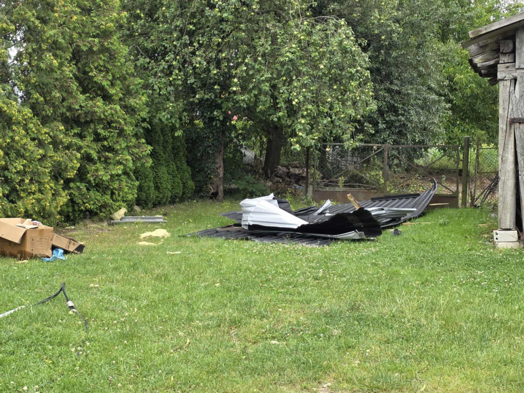 Został tylko gruz i dach w domu w ogrodzie. Wstrząsająca relacja z nawałnicy na Podkarpaciu