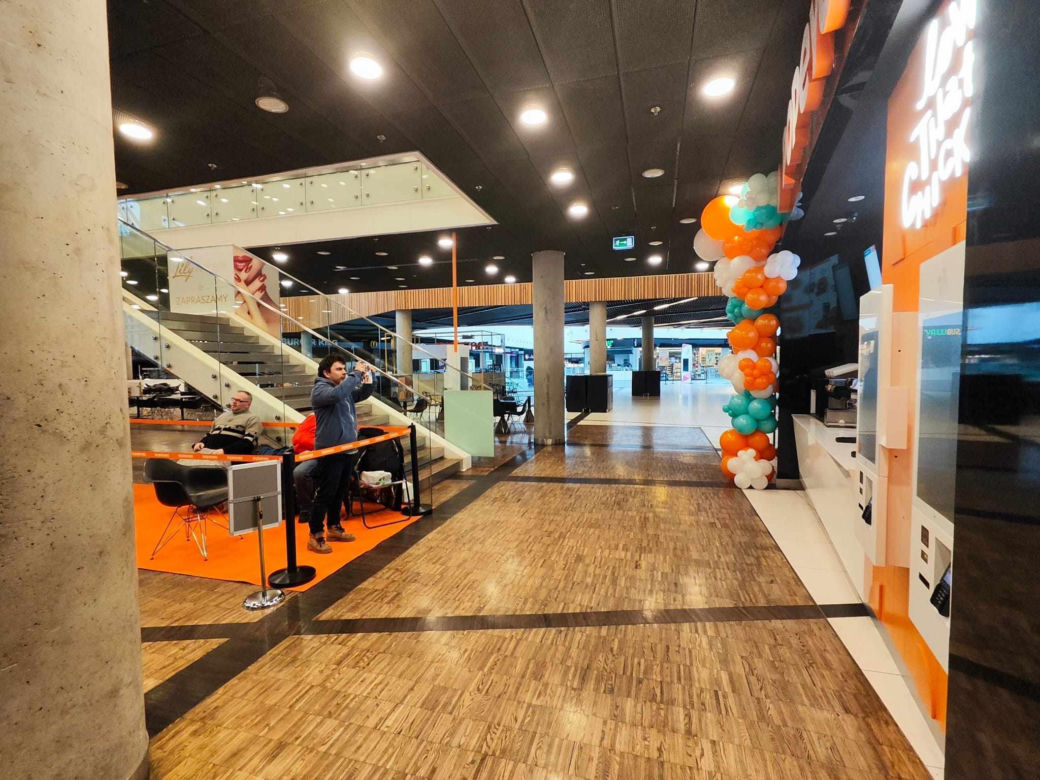 Otwarcie Popeyes w Katowicach. Na kilka godzin przez otwarciem ustawiają się kolejki