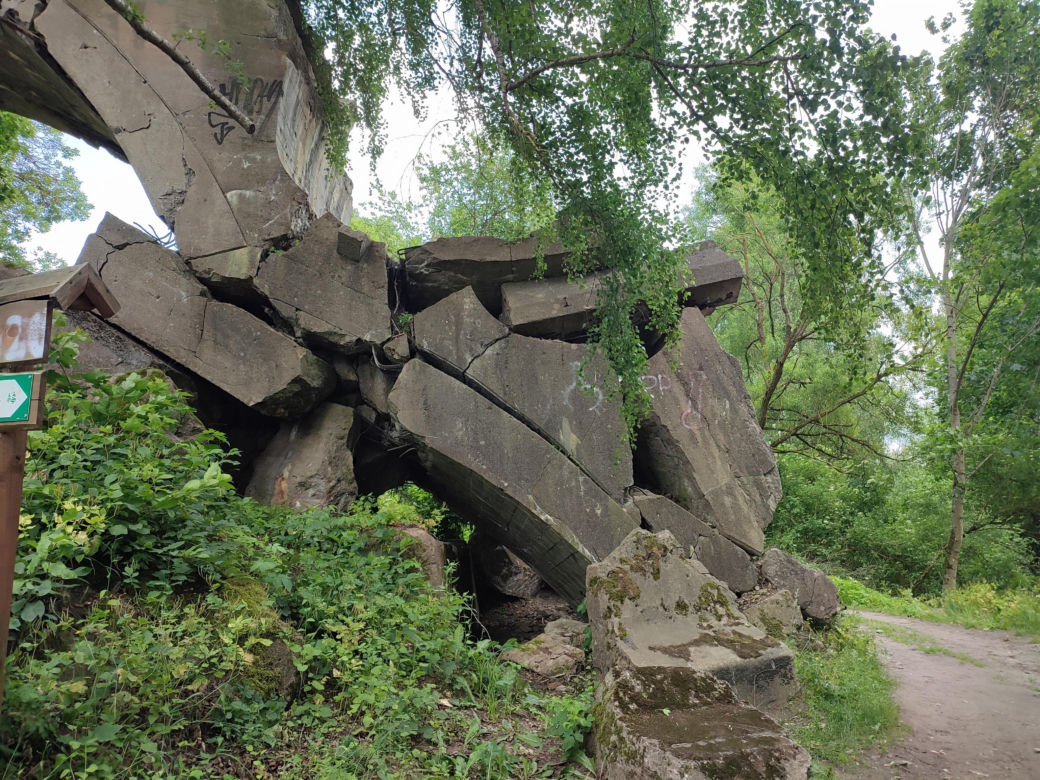 Zwalony most w Grądach Kruklaneckich