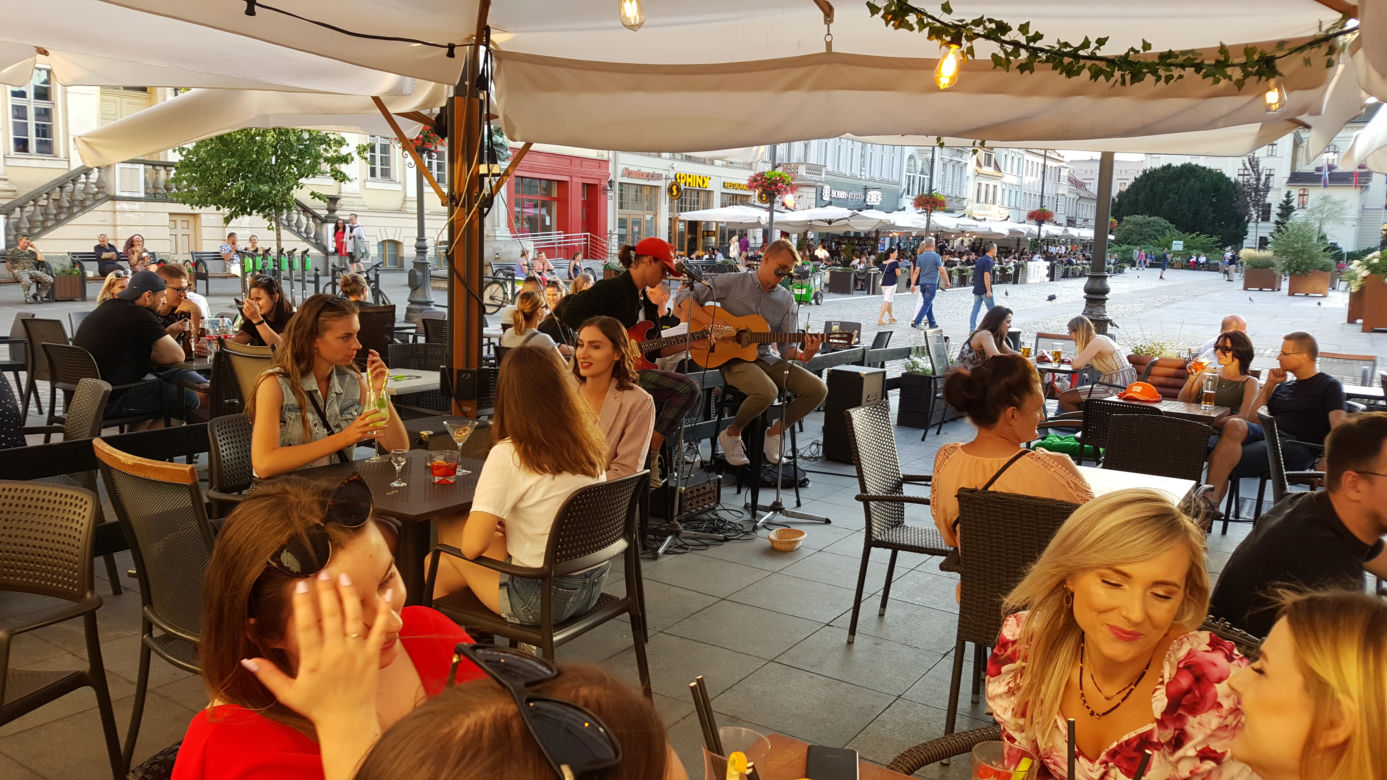 Ekipa Eska Summer City w bydgoskim pubie TRAVA