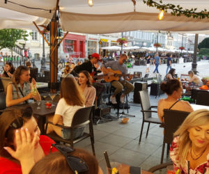Ekipa Eska Summer City w bydgoskim pubie TRAVA