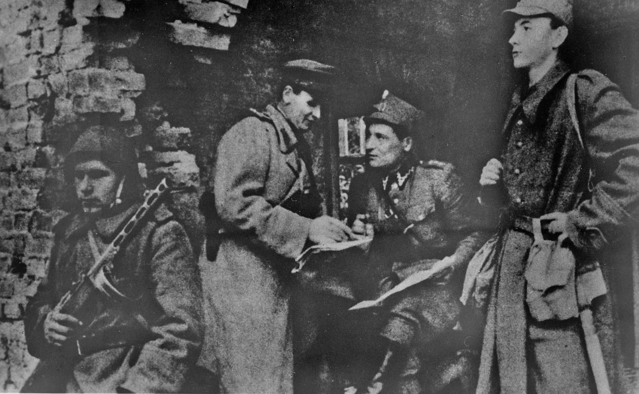 Upiorne wyzwolenie. 80 lat temu 17 stycznia 1945 do zniszczonej Warszawy weszli żołnierze 1 Armii WP