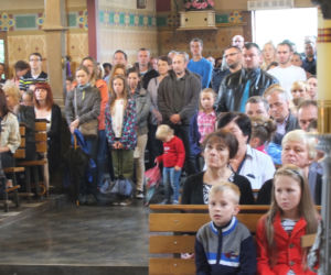 Kard. Dziwisz modlił się w domu ofiar