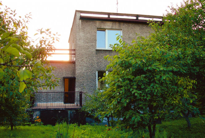 Dom typu kostka z lat 50. został przebudowany