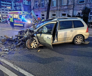 Ogromna kraksa na Fordońskiej w Bydgoszczy! Dwie osoby trafiły do szpitala [ZDJĘCIA]