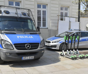 Niezależny prezydent II RP. Tajemnicza manifestacja na Krakowskim Przedmieściu [ZDJĘCIA] 
