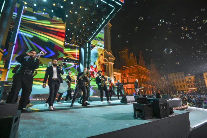 Sylwestrowa Moc Przebojów 2025/26 w Toruniu: Zdjęcia z imprezy Polsatu. Uczestnicy, artyści i starówk