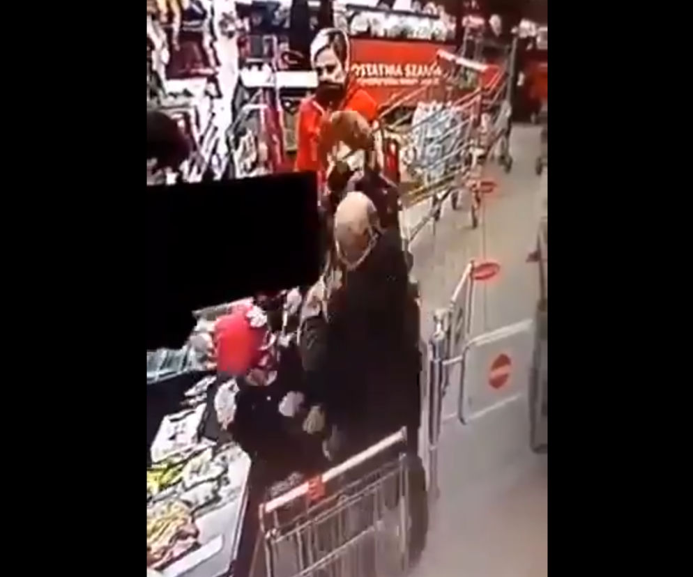 Leszno. Klientka Kauflanda BRUTALNIE ZAATAKOWANA! Miała zwrócić uwagę na brak maseczki [WIDEO]