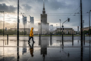 Deszczowy początek dnia w Warszawie. Czy słońce w końcu wyjrzy?