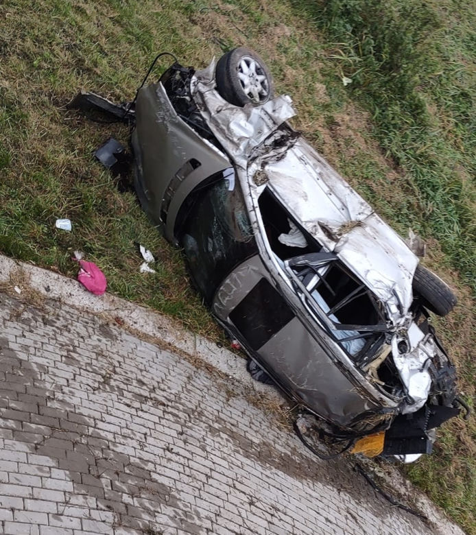 Wypadł z drogi, zabił przyjaciółkę. Jej ciało wyleciało w powietrze