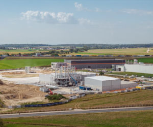 Nowa fabryka za 100 mln zł powstaje pod Opolem. Jej 63-metrowa wieża zdominuje krajobraz