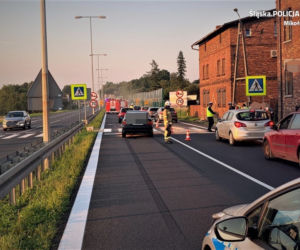 Wypadek w Mikołowie. BMW wjechało w opla! Samochód stoczył się na matkę z dziećmi [ZDJĘCIA]