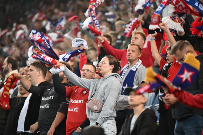 Tak kibice Wisły Kraków bawili się na trybunach. Znajdź się na zdjęciach