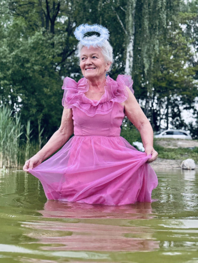 Anielskie skrzydła nad zalewem Piachy. Morsujące Wiedźmy Świętokrzyskie w wyjątkowej akcji o świcie!