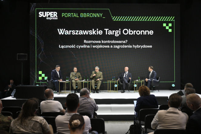 Warszawskie Targi Obronne. Scena Biała Rozmowa kontrolowana? Łączność cywilna i wojskowa a zagrożenia hybrydowe