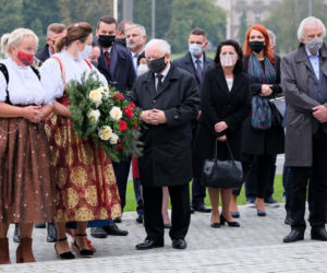 Mateusz Morawiecki. Premier w izolacji
