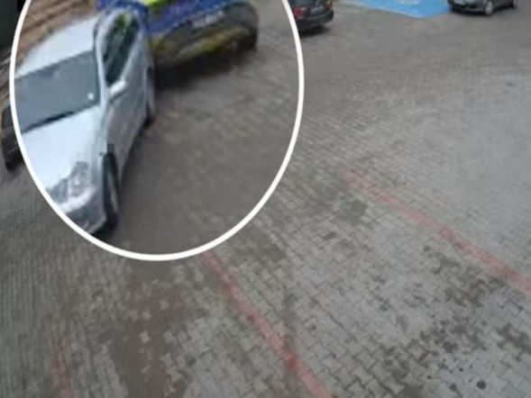 Zostawił żonę w aucie, które samo uderzyło w radiowóz! Niewiarygodne, co zrobił potem. Wszystko się nagrało!