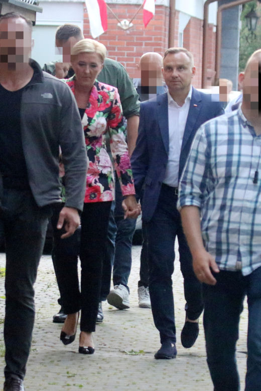 Agata Duda i Andrzej Duda w kościele w Juracie 