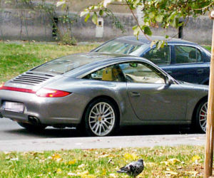 Popsuli Kammelowi porsche