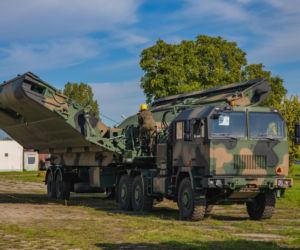 Francuska precyzja, polska siła. Saperzy z Brzegu otrzymali park pontonowy PFM-3 zdolny unieść Abramsy