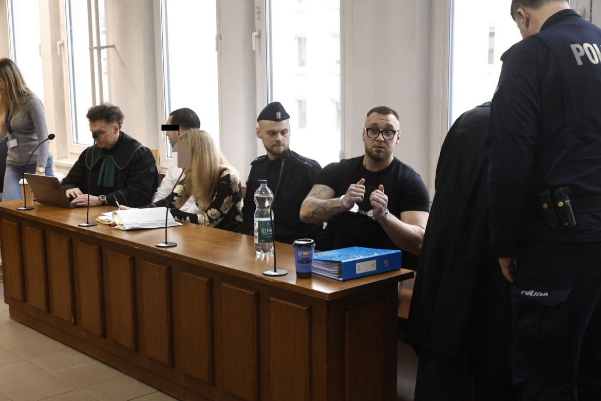Łukasz Żak w sądzie. Sypie się linia obrony jego kolegów. Biegły: „Każdy ma obowiązek udzielenia pomocy”