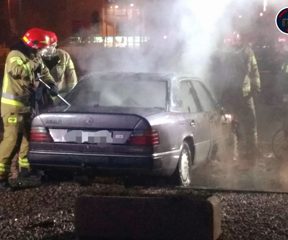 Pijany sprzedawca choinek podpalił mercedesa