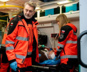 Na sygnale. Pacjent kradnie karetkę i ucieka w siną dal