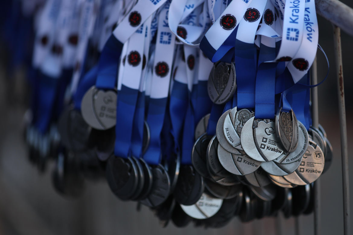 Krakowski Bieg Sylwestrowy 2024. Przebrania, sportowa rywalizacja i wspólne pomaganie 