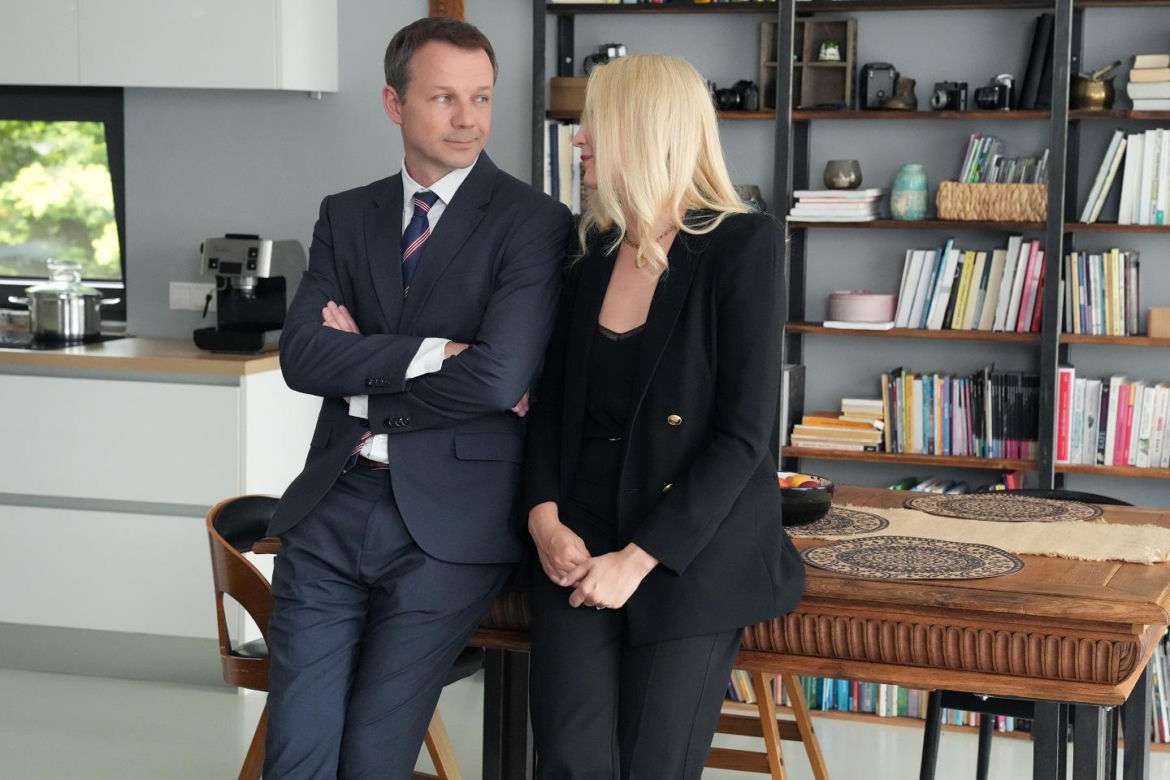 Barwy szczęścia, odcinek 3267. Karolina (Marta Dąbrowska), Bruno (Lesław Żurek)