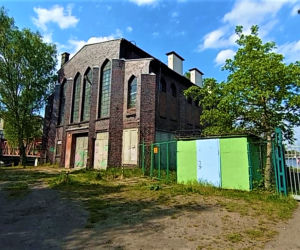 Zabytkowa podstacja na Wyspie Jaskółczej
