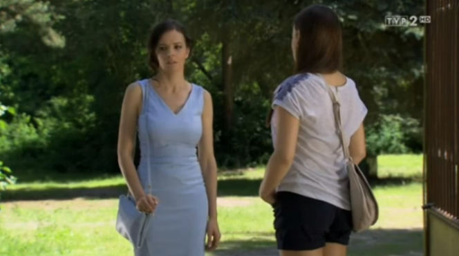 M jak miłość odc 1090, Madzia (Anna Mucha),  Monika (Anna Wendzikowska)