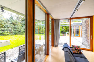 Dlaczego warto wybrać okna drewniane? Sprawdzamy