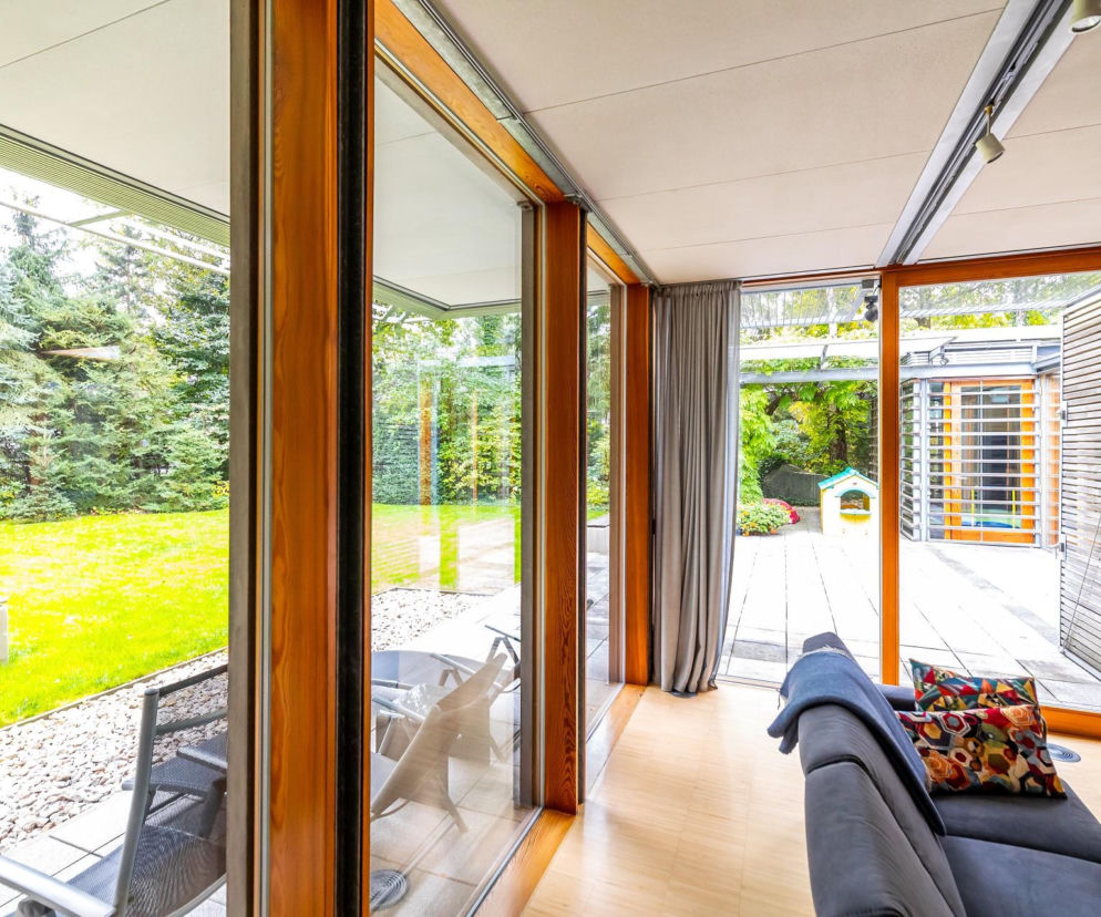 Dlaczego warto wybrać okna drewniane? Sprawdzamy