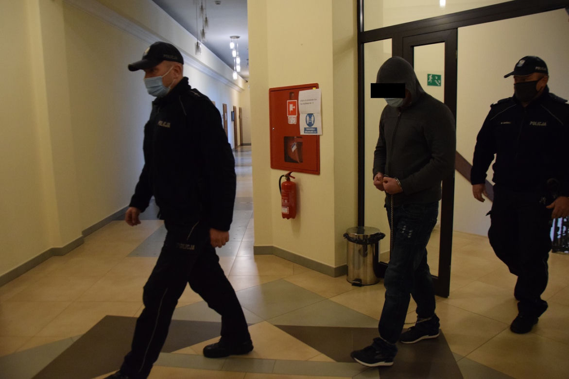 16-latek zgwałcony w opuszczonym internacie w Pustkowie-Osiedlu. Ruszył proces [ZDJĘCIA]