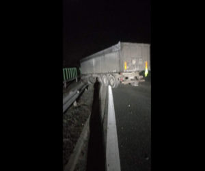 Tir rozbił się na Zakopiance. Gigantyczne utrudnienia w ruchu