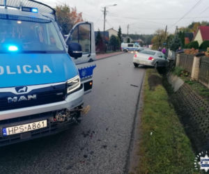 Pościg na DK74 pod Kielcami. 22-latek uderzył w radiowóz i próbował uciekać pieszo