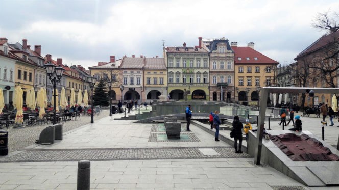 Znajduje się w nim aż 14 szczytów górskich. To jedno z najpiękniejszych miast w województwie śląskim