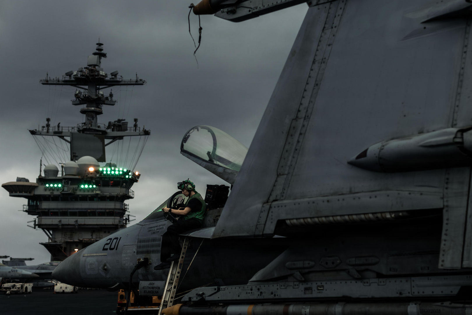 USS "Abraham Lincoln" na Morzu Arabskim. Tyrania dystansu jako granica amerykańskiej projekcji siły