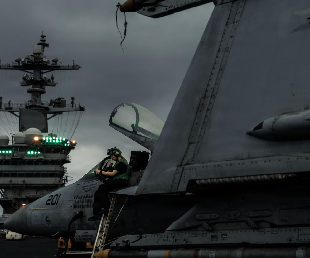 USS Abraham Lincoln na Morzu Arabskim. Tyrania dystansu jako granica amerykańskiej projekcji siły