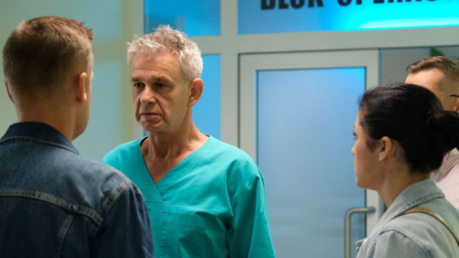 M jak miłość odc. 1907. lekarz Franki (Grzegorz Gadziomski), Paweł (Rafał Mroczek), Kinga (Katarzyna Cichopek)