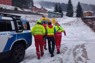 Poszedł w góry w samych spodenkach. Ratownicy walczyli o jego życie