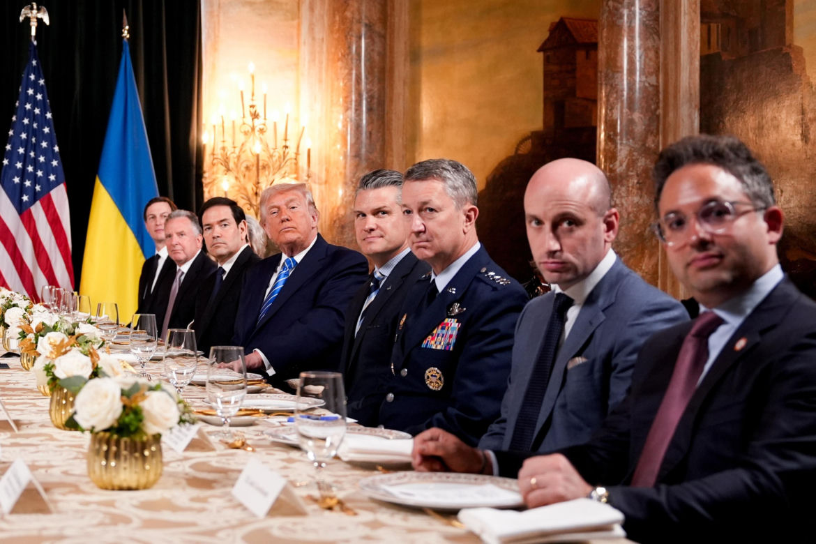 Trump wyrzucił dziennikarzy z sali. „Zabierz ich i daj im obiad!”