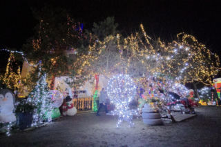Bydgoski dom Griswoldów znów zachwyca. 300 tysięcy lampek robi niesamowity efekt