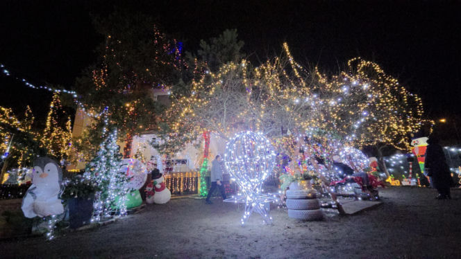 Bydgoski dom Griswoldów znów zachwyca. 300 tysięcy lampek robi niesamowity efekt