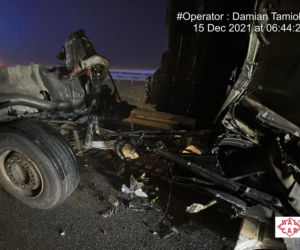Dwie ciężarówki zderzyły się we mgle na autostradzie A1. Droga zablokowana