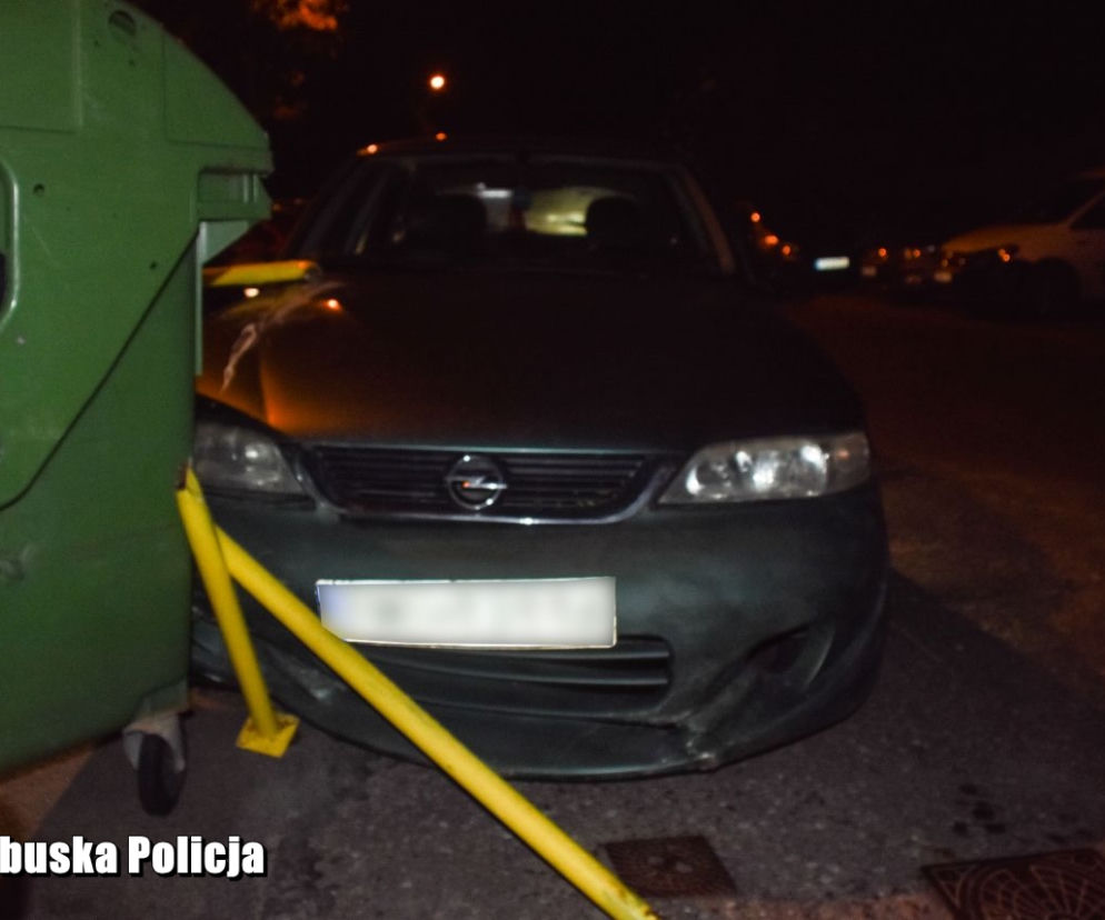 Uderzył w dwa auta i poszedł po piwo